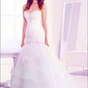 Ivory Organza Wedding Gown with Sweetheart Neklace
